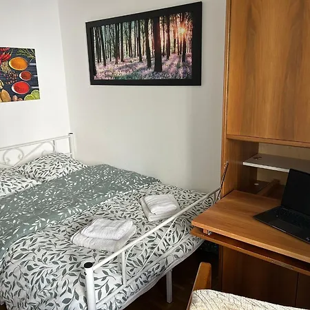 아파트 Quiet Nest In Mountains