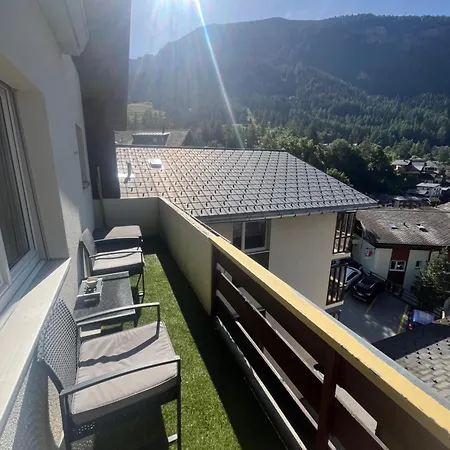 Quiet Nest In Mountains 아파트 로이커바드